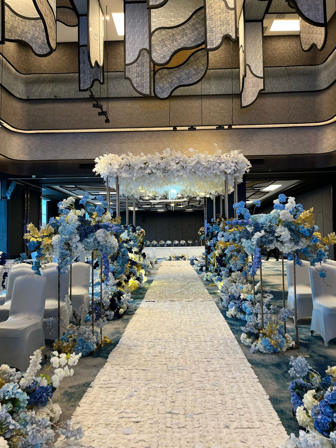 How to Save Money When Renting a Wedding Ballroom